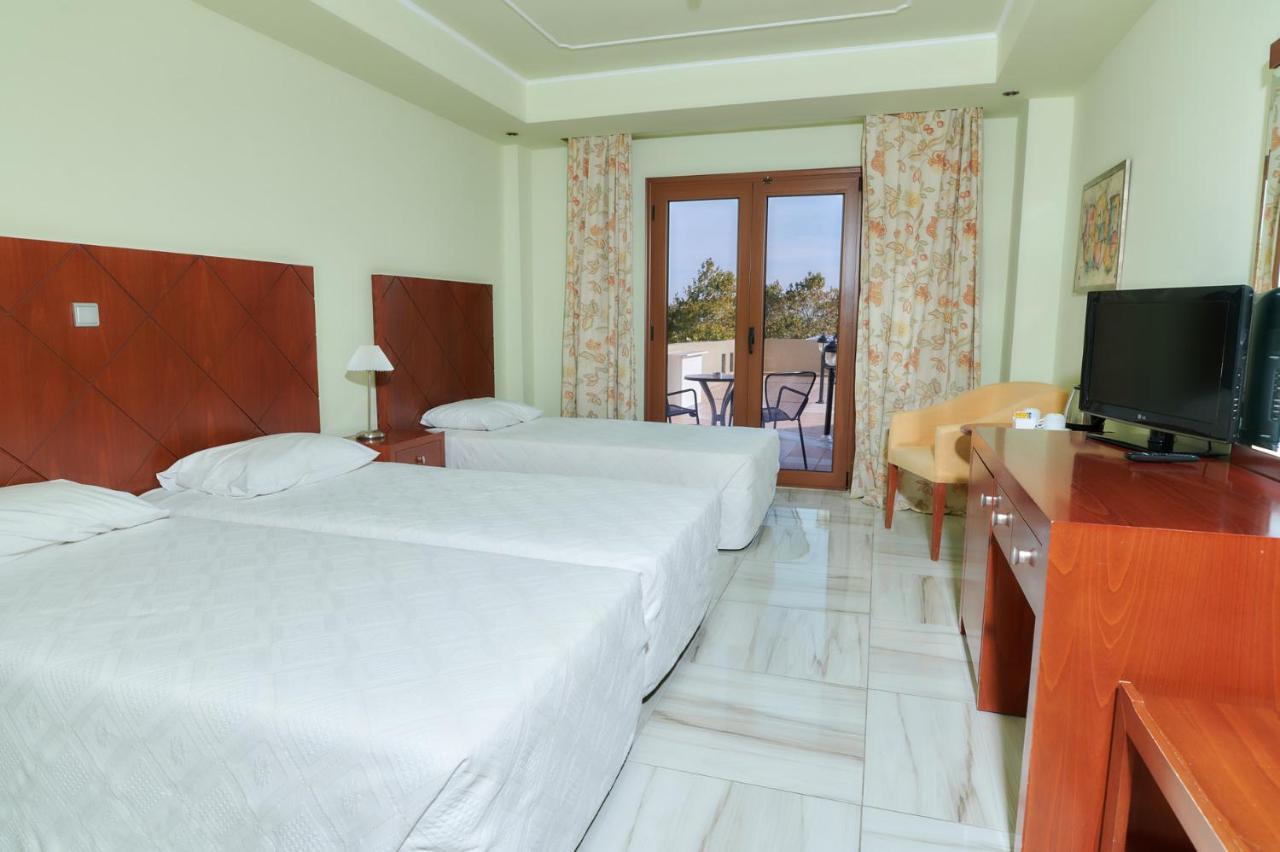 Nefeli Hotel 4*